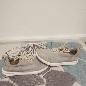 Toms Size  6.5  LACE UP WOMEN'S COMFORT SNEAKERS FLAT SHOES